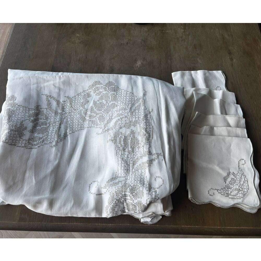 Vintage Linen Tablecloth & Napkin Set Embroidered Cutwork Ivory Scalloped